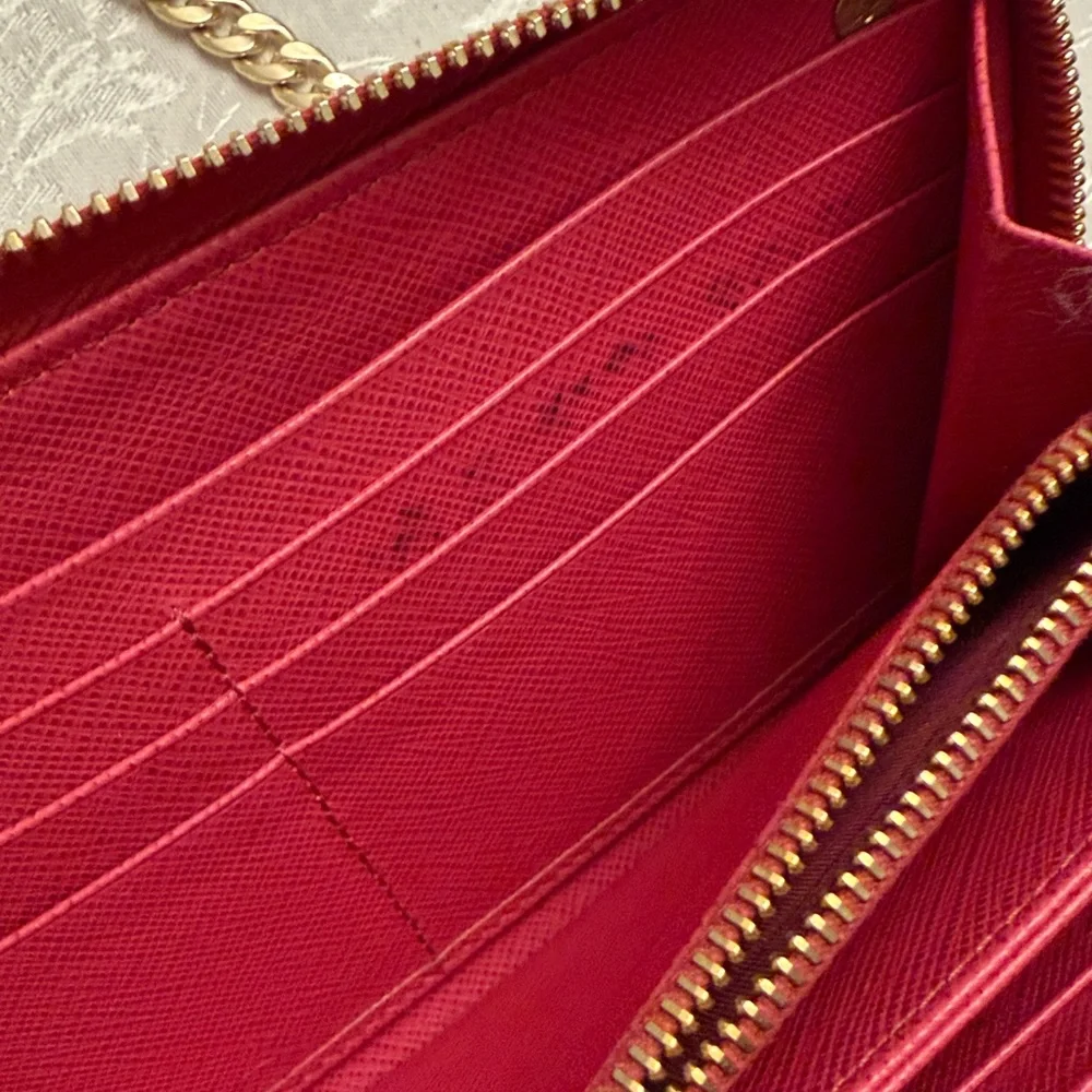 Prada Saffiano Leather Wallet💕